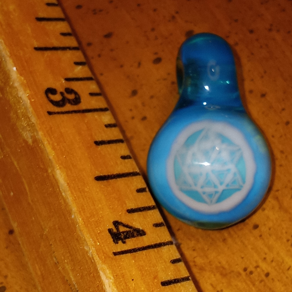 Star Of David Glass Pendant - Picture 2 of 6